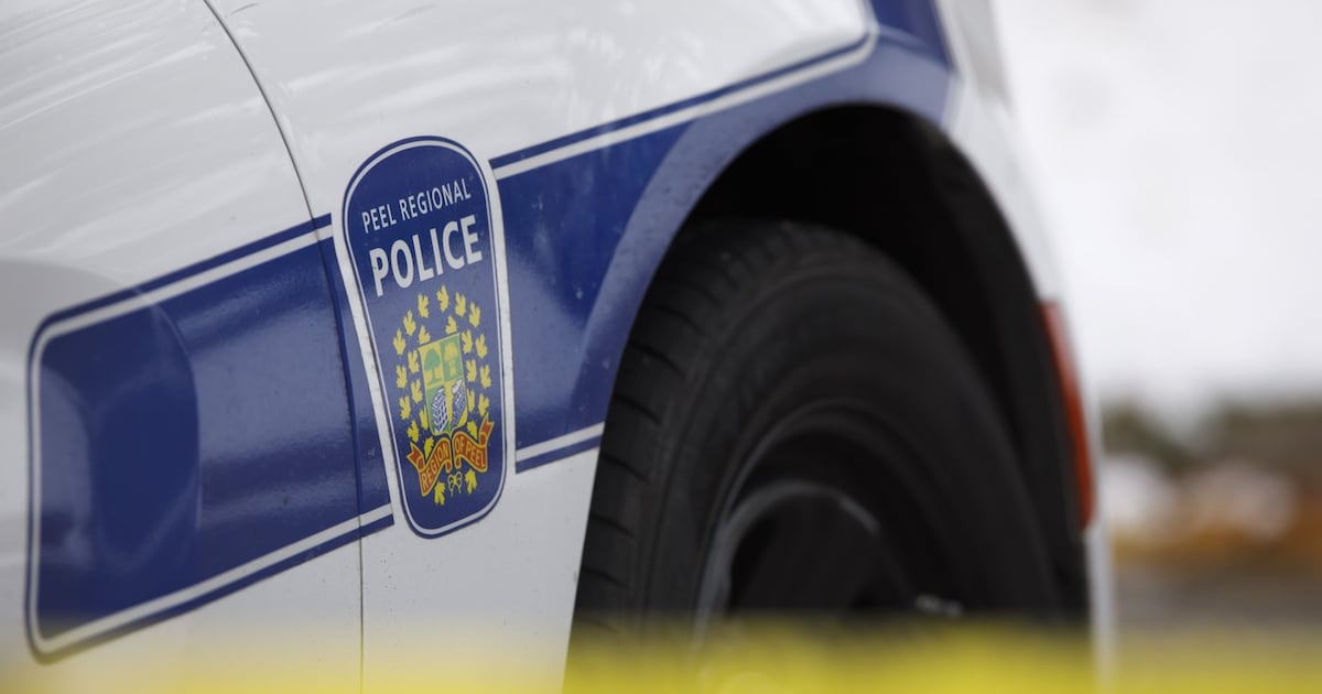 House fire in Mississauga prompts evacuation of nearby homes