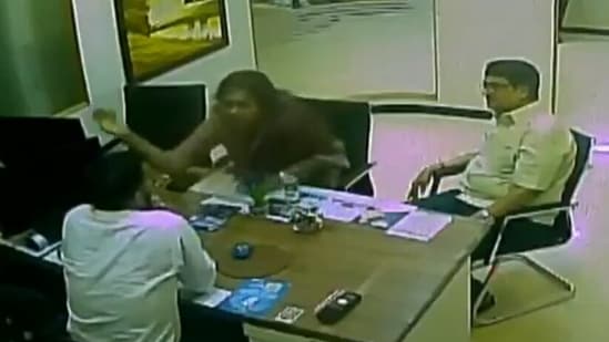 Karunanidhi's Granddaughter Involved in Dispute with SBI Manager Over Lift Malfunction