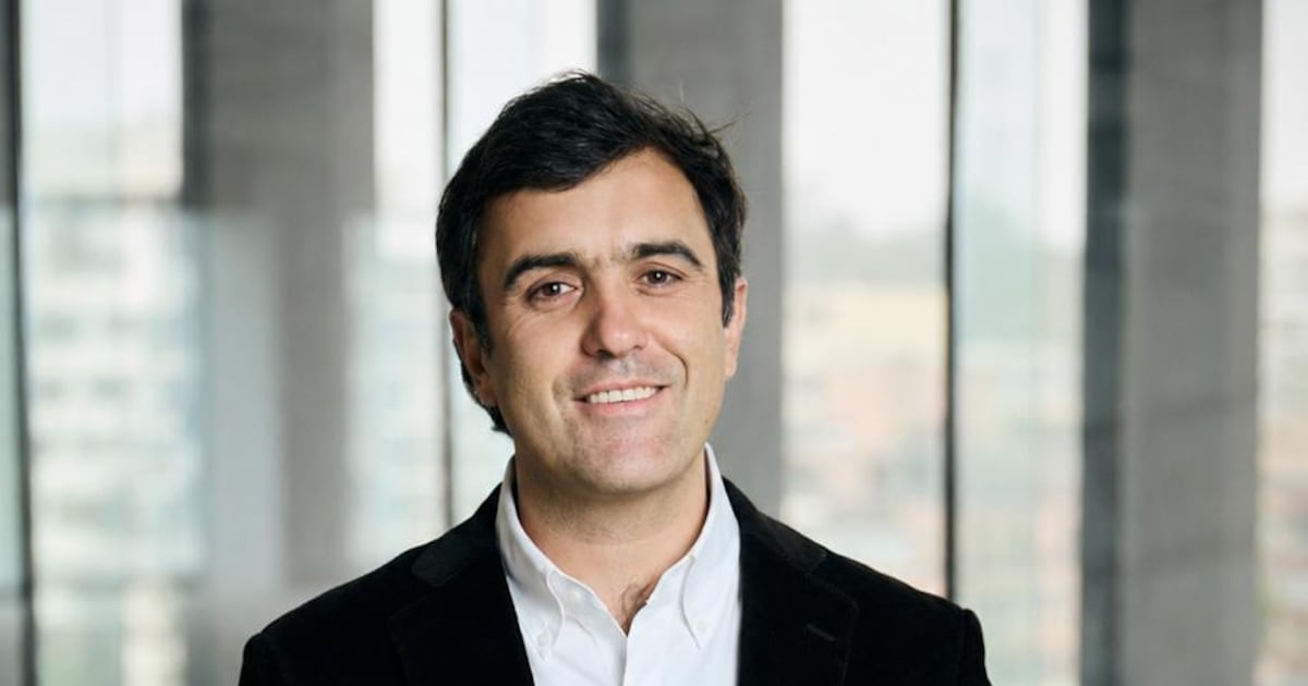 Empresa X reorienta su estrategia empresarial tras análisis de mercado