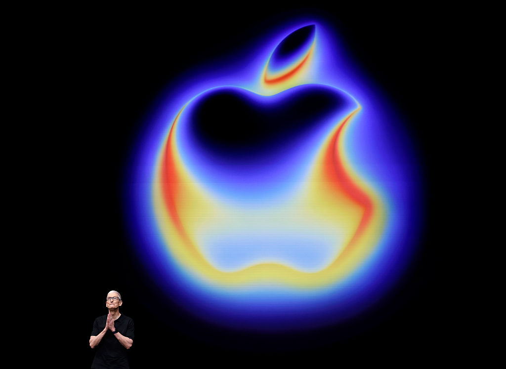 Apple Delays Smart Glasses Launch to Focus on Privacy Features