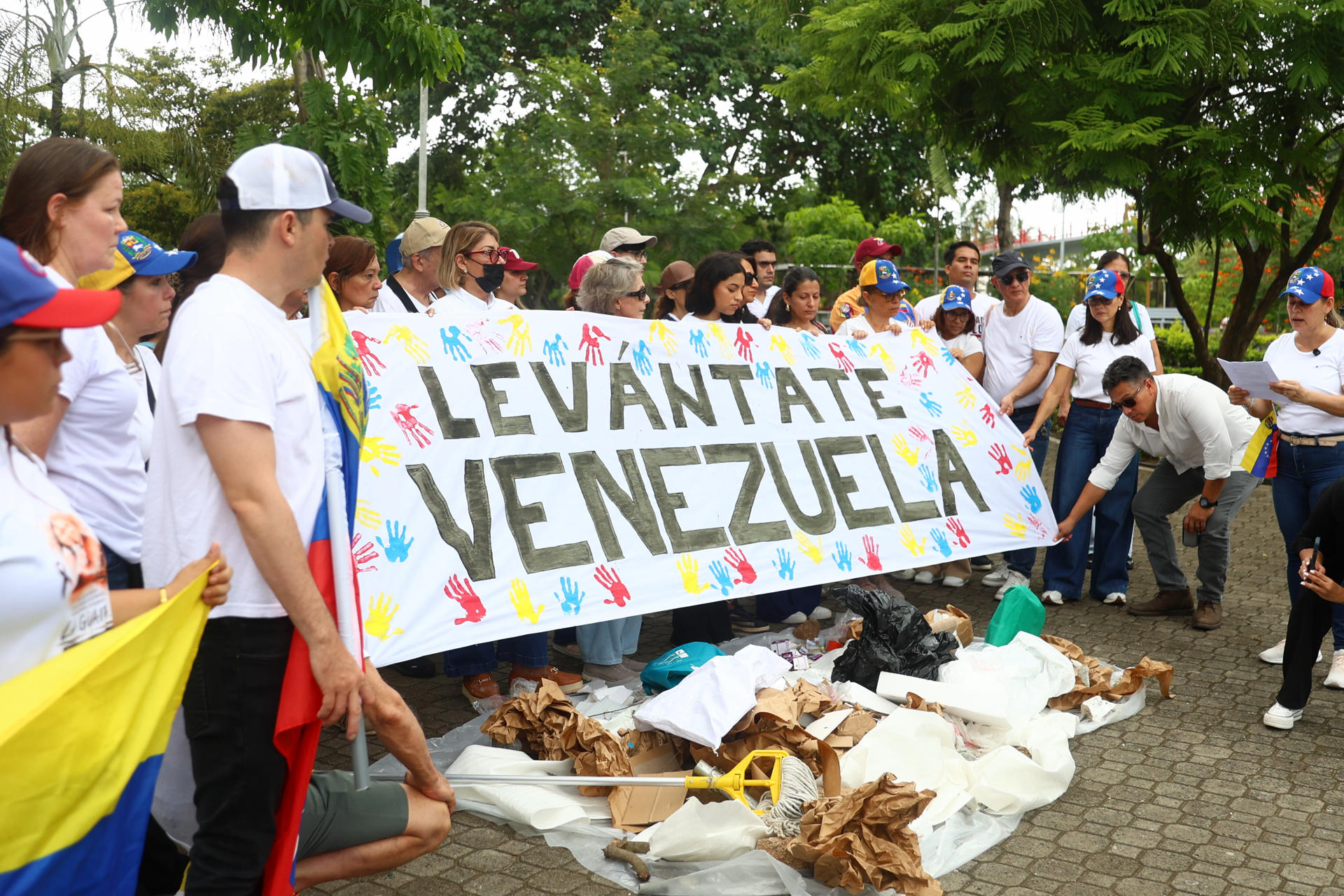 Venezolanos en Panamá rindieron homenaje a víctimas del doble terremoto