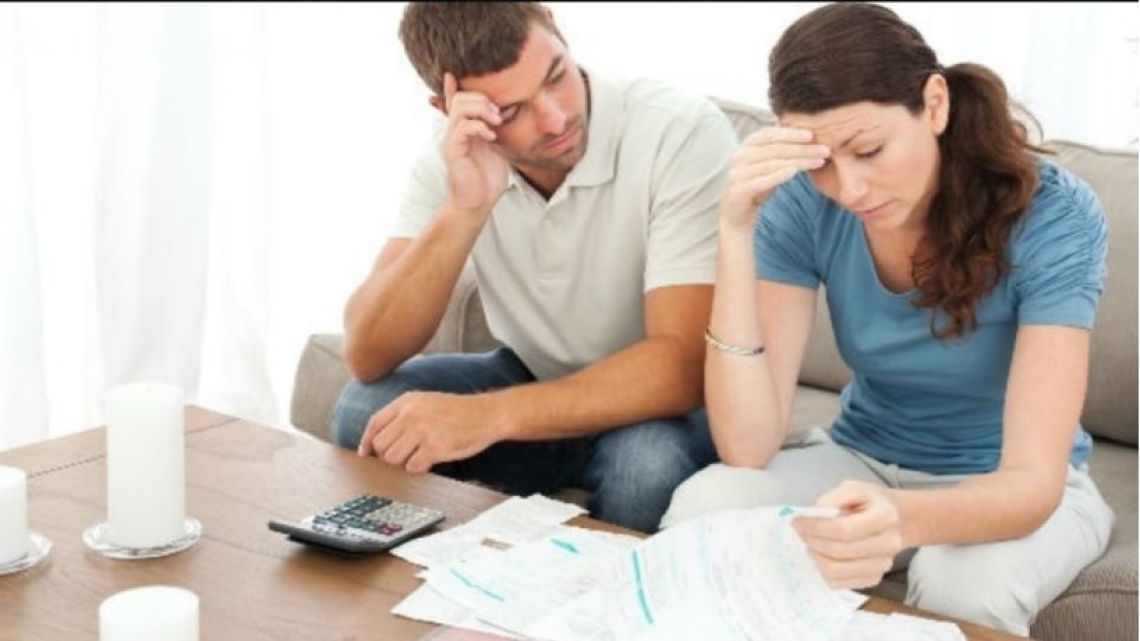 Crisis económica en Córdoba: Morosidad familiar baja pero billeteras virtuales duplican la deuda