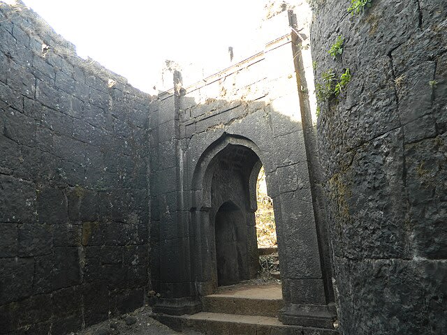 Bini Darwaja, Torna Fort — the gateway to the Maratha Empire