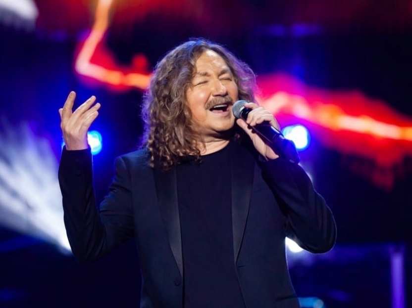 Николаев поделился архивным снимком из прошлого века с молодой Пугачевой