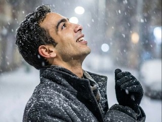 Side View in Snow – برومبت الصور والتصميم احترافي