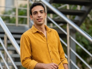 Yellow Corduroy – برومبت الصور والتصميم احترافي