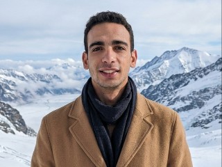 Alps Gentleman – برومبت الصور والتصميم احترافي