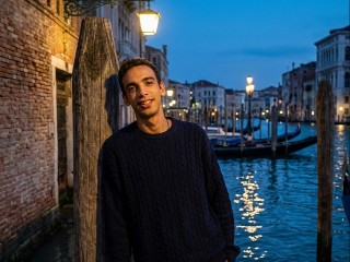 Venice Blue Hour – برومبت الصور والتصميم احترافي