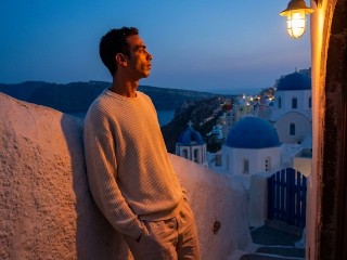 Santorini Twilight – برومبت الصور والتصميم احترافي