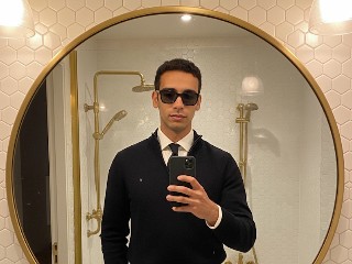 Vintage Mirror Vogue – برومبت الصور والتصميم احترافي