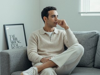 Quiet Sofa Light – برومبت الصور والتصميم احترافي