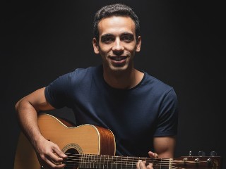 Midnight Guitar Soul – برومبت الصور والتصميم احترافي