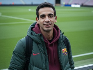 Barca Pitch Vibe – برومبت الصور والتصميم احترافي