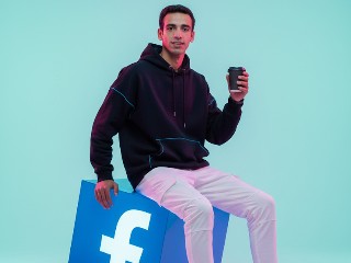 Social Neon Pose – برومبت الصور والتصميم احترافي