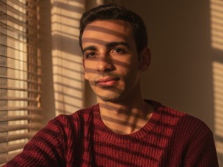 Window Light Calm – برومبت الصور والتصميم احترافي