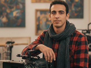 Director Studio Calm – برومبت الصور والتصميم احترافي