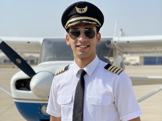 First Officer Pride – برومبت الصور والتصميم احترافي