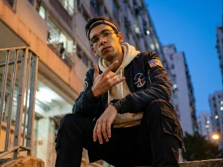 Urban Twilight Edge – برومبت الصور والتصميم احترافي