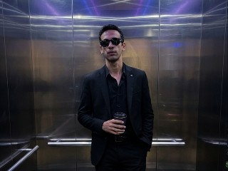 Elevator Noir Style – برومبت الصور والتصميم احترافي