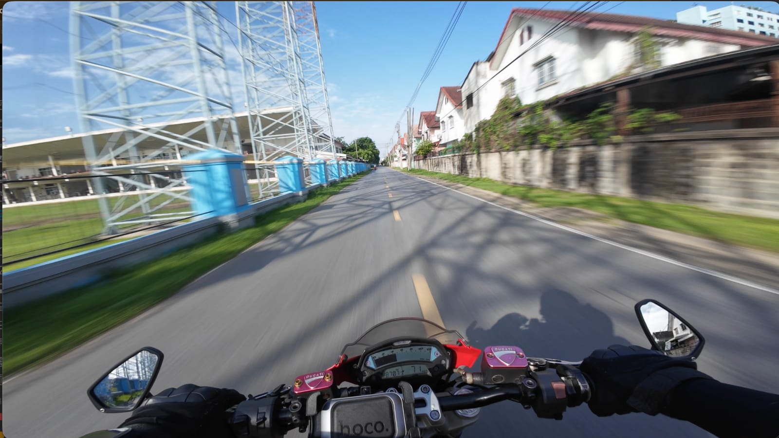 ขี่ Ducati Monster 795 ไปทำงานตอนเช้า | Morning Ride