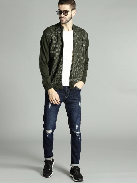 blue ripped mens jeans outfits