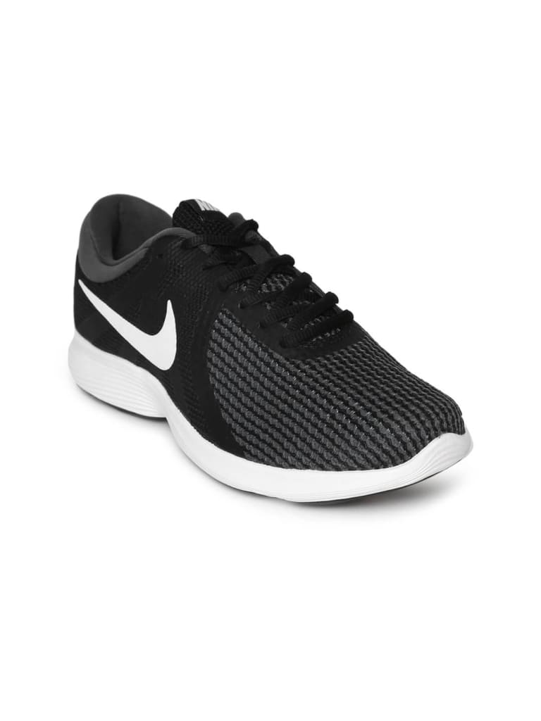Nike Black and white women running shoe | Running Women Shoes Style