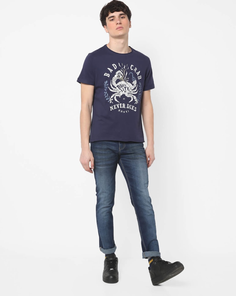 Trendy Denim Jeans Low Rise Lightly Washed Tapered Fit Mens Jeans