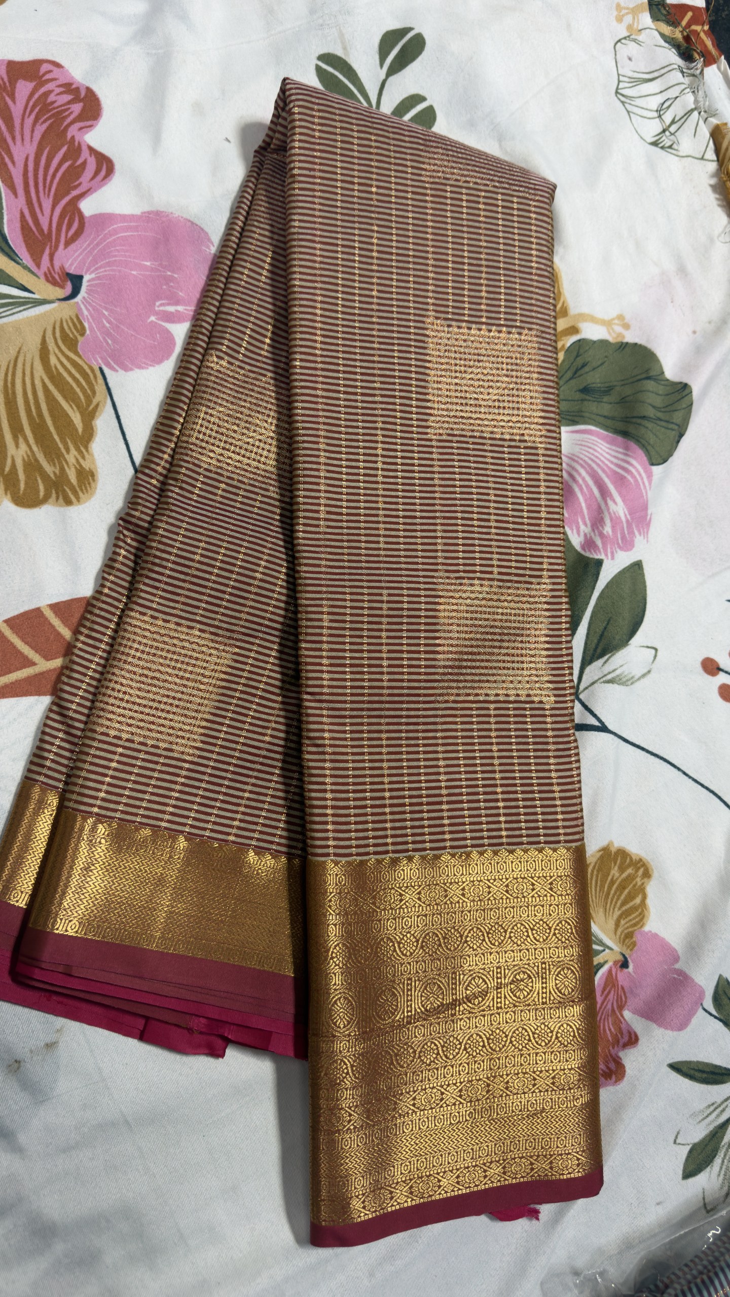 Wine Brown & Antique Gold Geometric Zari Semi Kanchi Pattu Saree