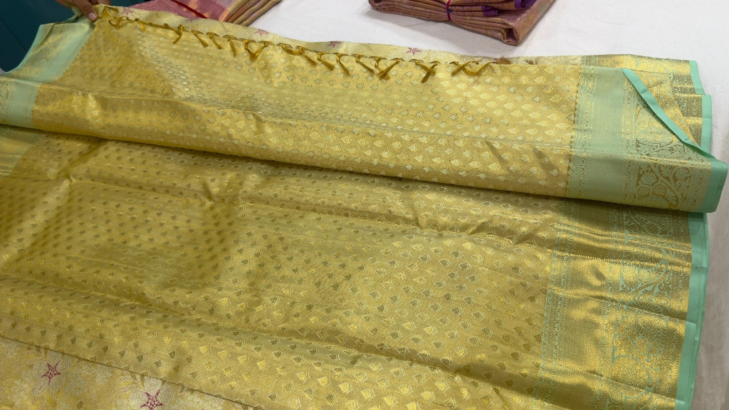 Kanjivaram Silk Saree - Pista Green with Antique Gold view 4 - Rangam Saradha Silks