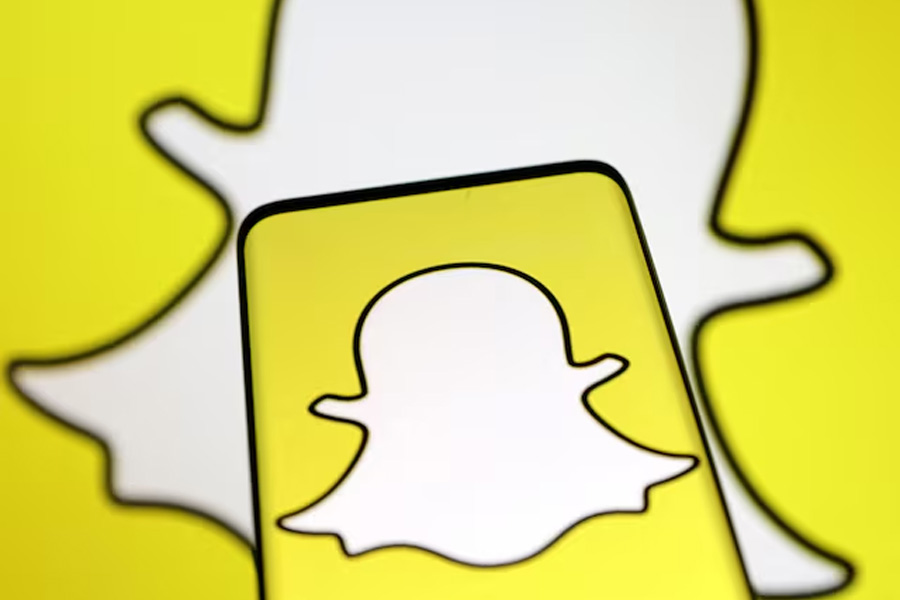 Snap to launch smart glasses for users in 2026 in challenge to Meta