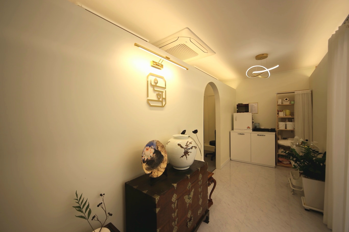 울산 인테리어 시공사례 - 울산 삼산동 마사지샵 온화 - 주방, 거실, 욕실 - 오리엔탈, 미니멀, 모던