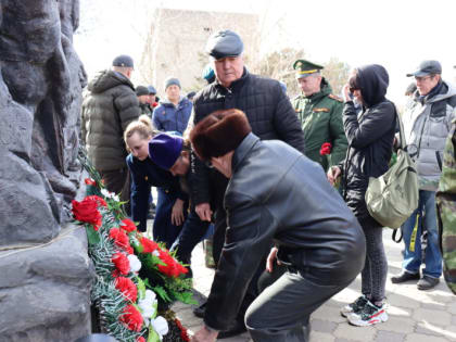 «Полки уходили через ад, фугасы подрывались через каждые сто метров»…