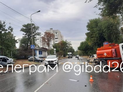 Начинающий водитель устроил аварию с бензовозом на трассе Ставрополья
