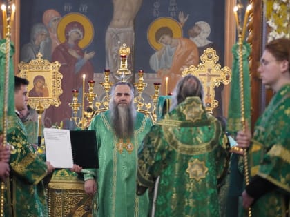В день памяти преподобного Серафима Саровского митрополит Кирилл сослужил за  Божественной литургией в Серафимо-Дивеевском монастыре