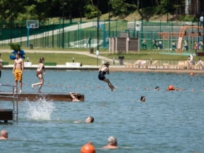 Пробы воды перед началом купального сезона взяли в Комсомольском пруду Ставрополя