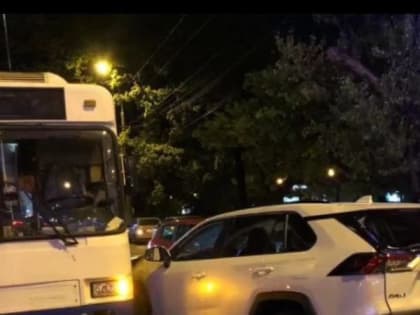 Машина скорой помощи попала в аварию в Ставрополе