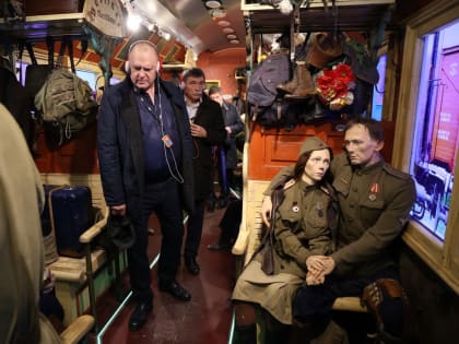 Краевые депутаты ознакомились с экспозицией передвижного музея «Поезд Победы»