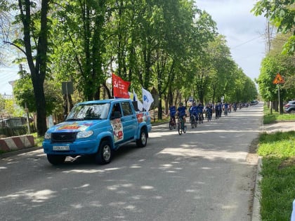 Активисты партии приняли участие в забеге на 1418 метров