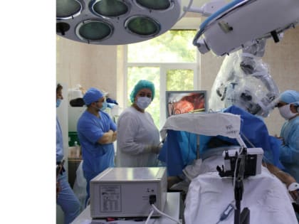 Хирурги Ставропольской краевой клинической больницы впервые в СКФО провели уникальную операцию пациентке с гигантской аневризмой головного мозга