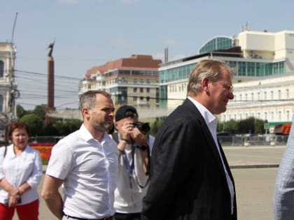 Министр принял участие в передаче новых автомобилей и техники для социальных учреждений края