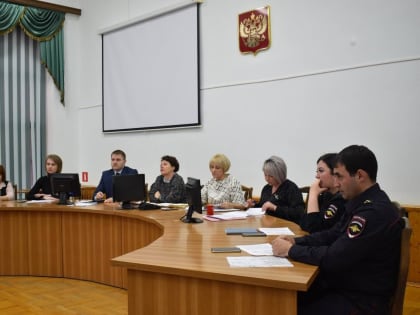 Заседание комиссии по делам несовершеннолетних