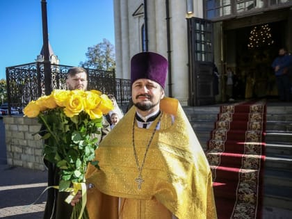 Митрополит Кирилл совершил Божественную литургию в Казанском кафедральном соборе