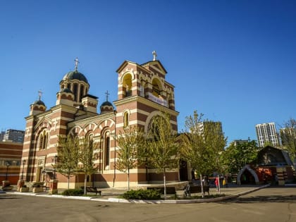 Митрополит Кирилл возглавил Божественную литургию в казачьем храме Москвы