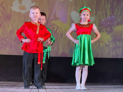 В Петровском городском округе проешел фестиваль художественного творчества инвалидов «Подари улыбку миру»