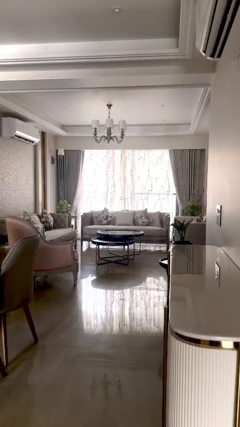 Amari vintage arch