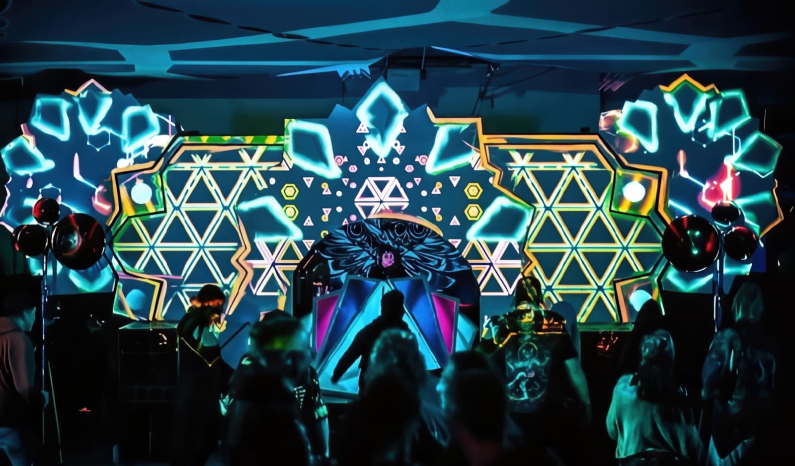 Entropia Canada — visual performance and mapping by DMTeam