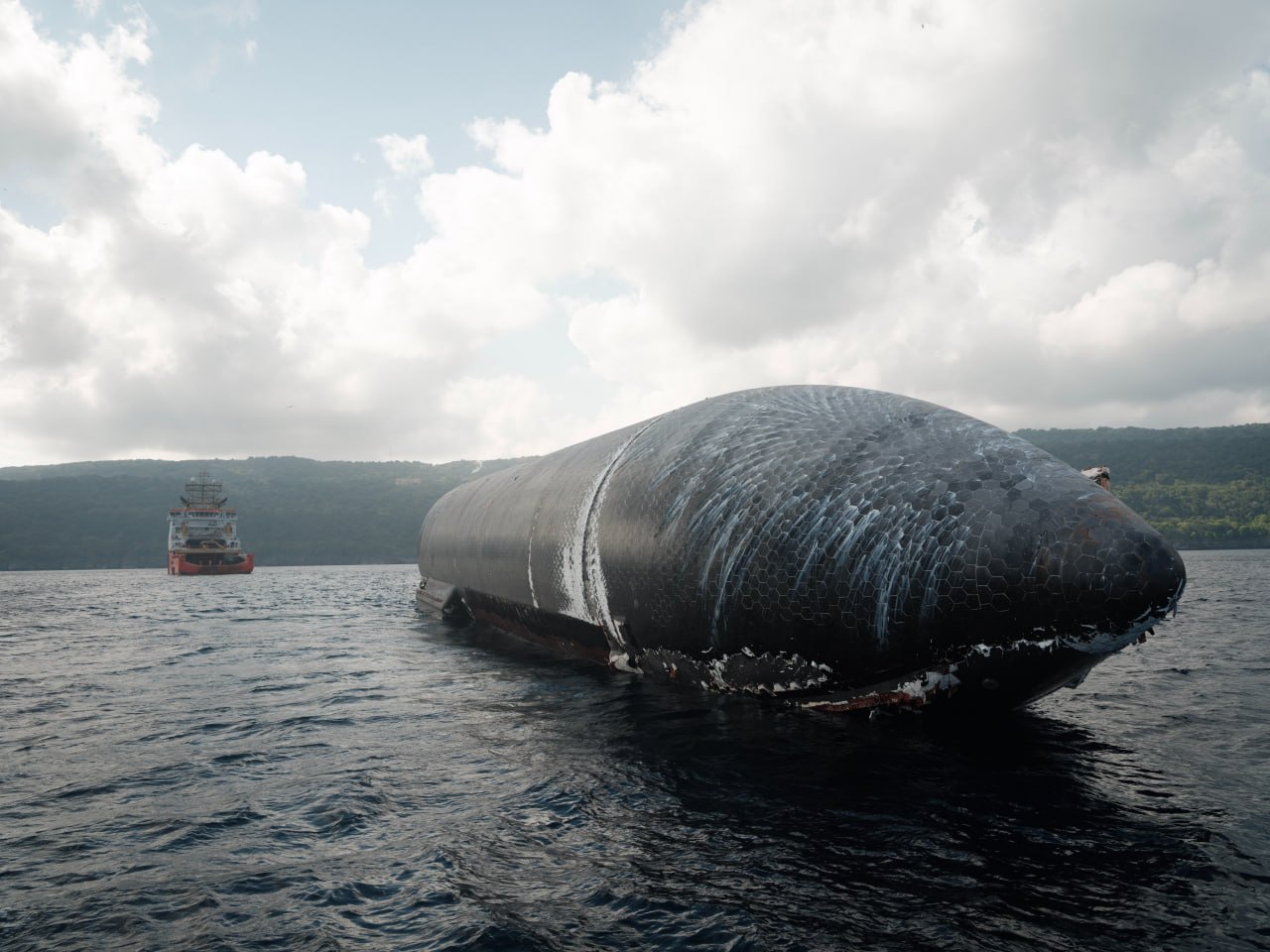 SpaceX Starship Ship 40 Towed Into Christmas Island Bay After Weeks Adrift in Indian Ocean