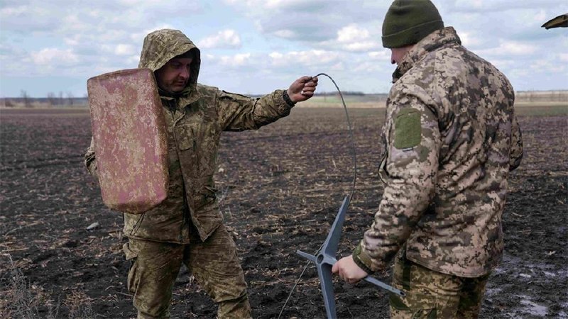 SpaceX Caps Starlink Terminal Speed, Disrupting Ukrainian Military Missions