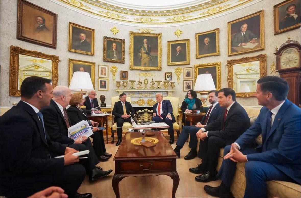 Reunión en el Despacho Oval entre las delegaciones de Colombia y Estados Unidos