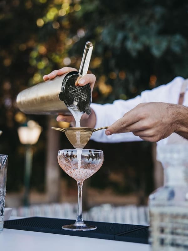Cócteles en bodas: la guía completa para elegir el mejor servicio de barra - Guía completa de coctelería Debussion Madrid